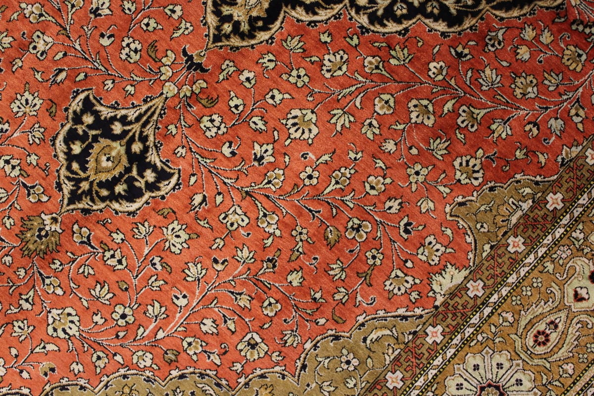 Alter Ghom Seidenteppich 227×141 cm, Naturfarben, handgeknüpft