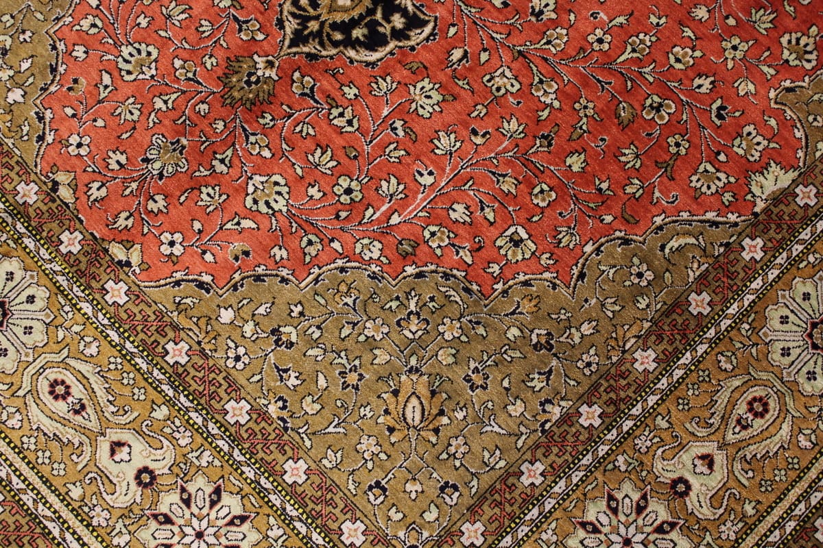 Alter Ghom Seidenteppich 227×141 cm, Naturfarben, handgeknüpft