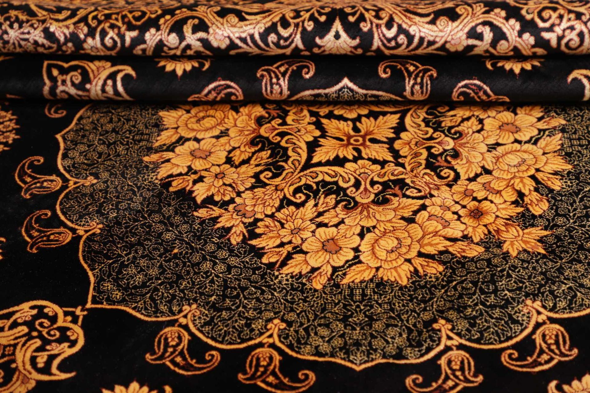 Ghom Perserteppich 203 × 200 cm aus Seide, handgeknüpft
