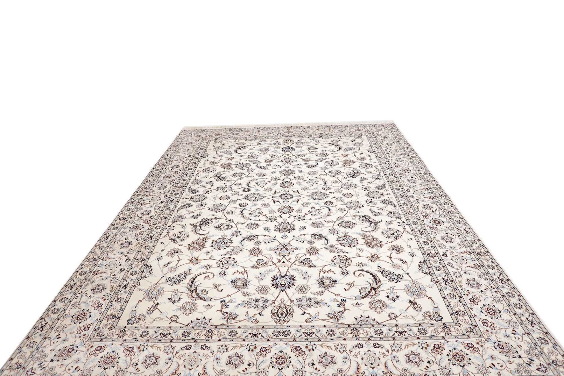 Nain Perserteppich 260 × 350 cm aus Wolle, handgeknüpft