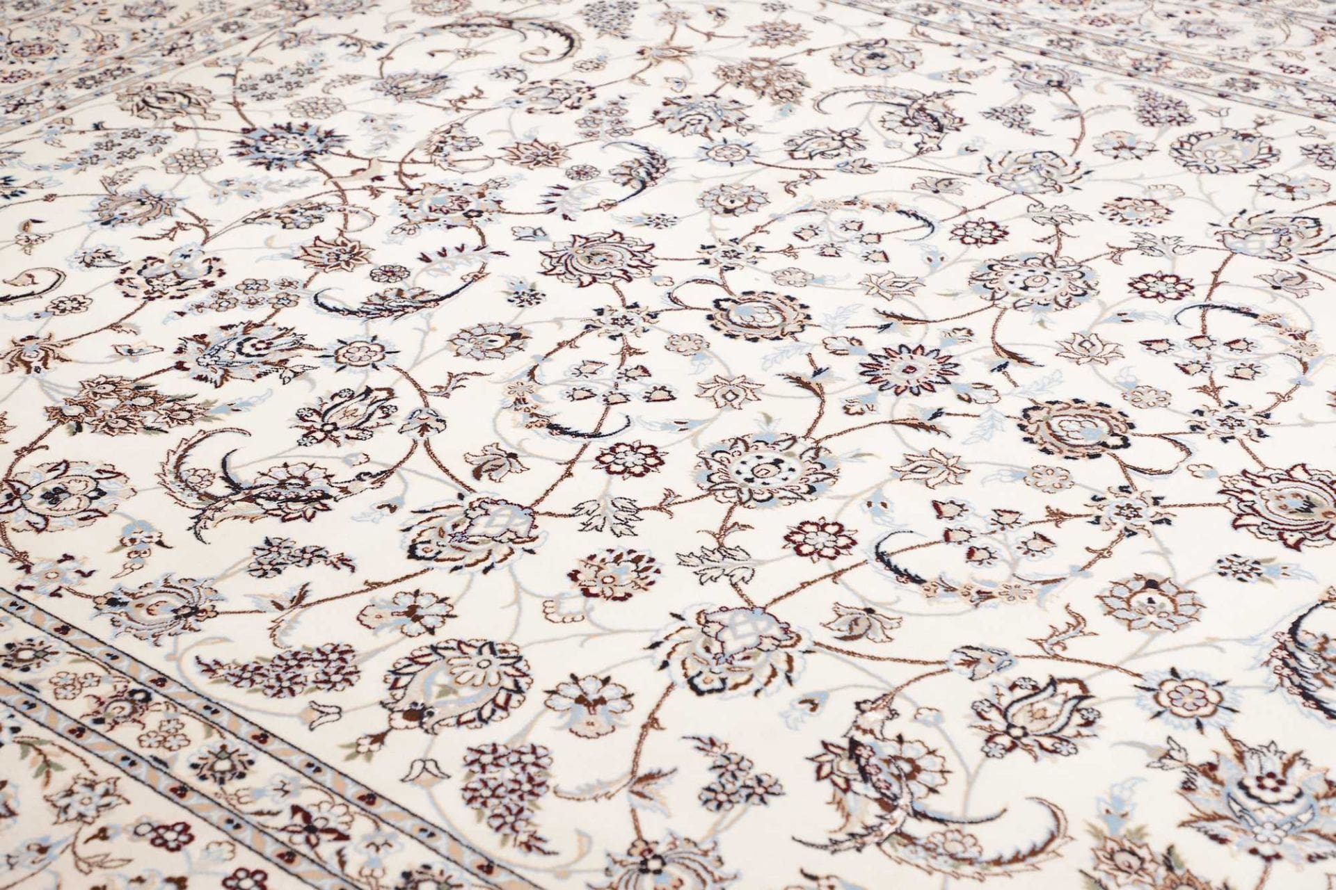 Nain Perserteppich 260 × 350 cm aus Wolle, handgeknüpft
