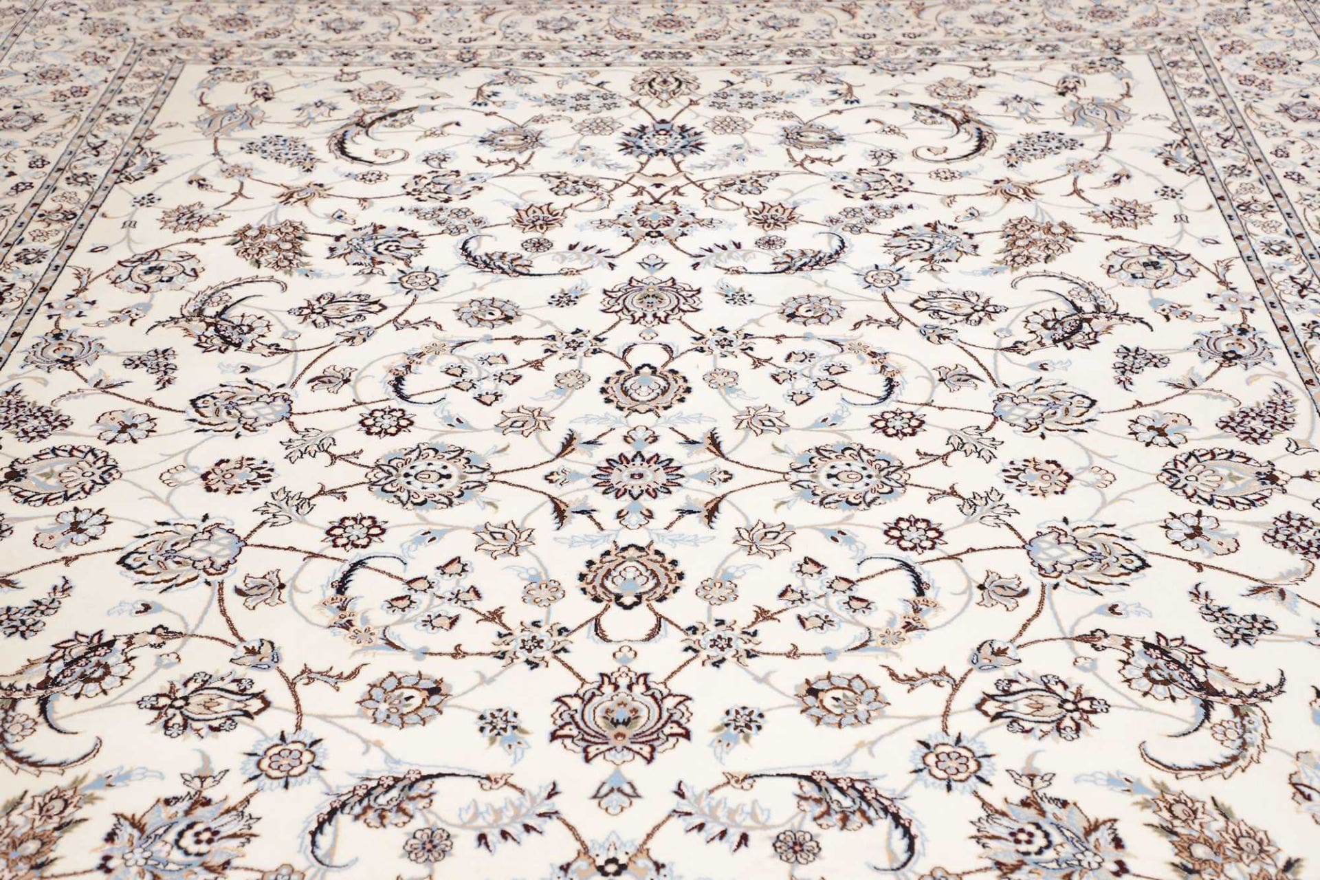 Nain Perserteppich 260 × 350 cm aus Wolle, handgeknüpft