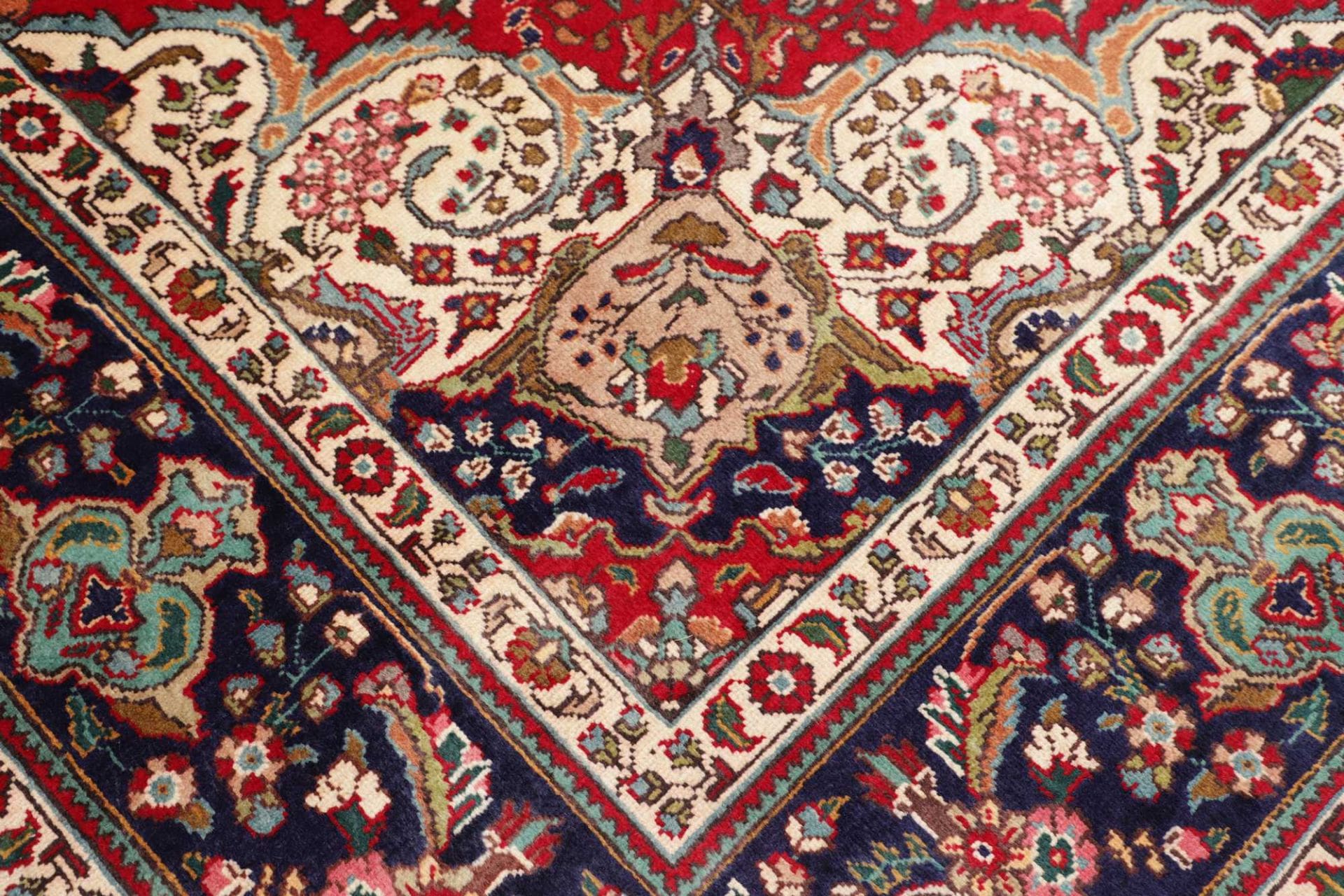 Handgeknüpfter Täbriz Perserteppich 261 × 344 cm