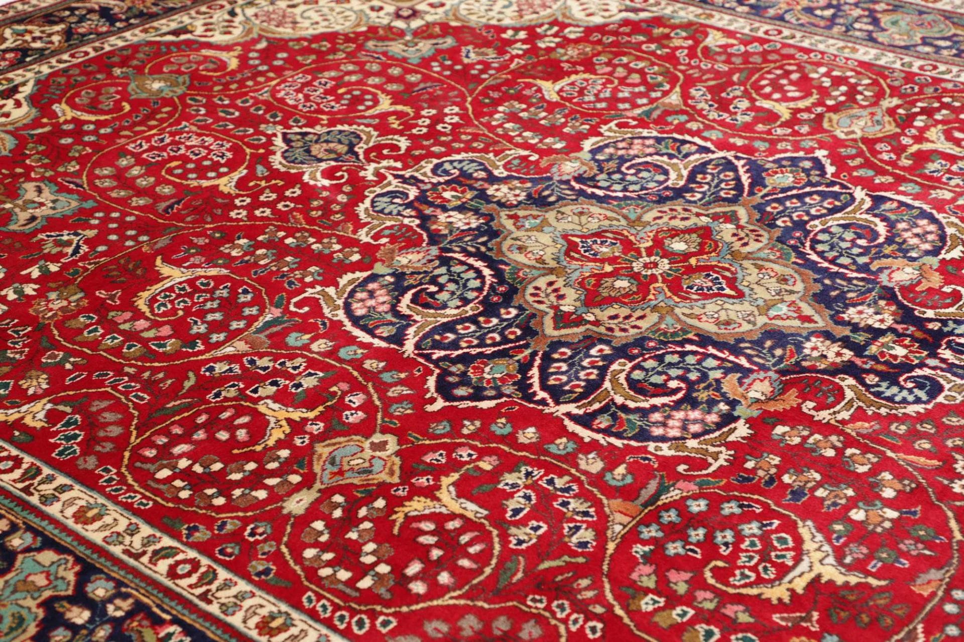 Handgeknüpfter Täbriz Perserteppich 261 × 344 cm