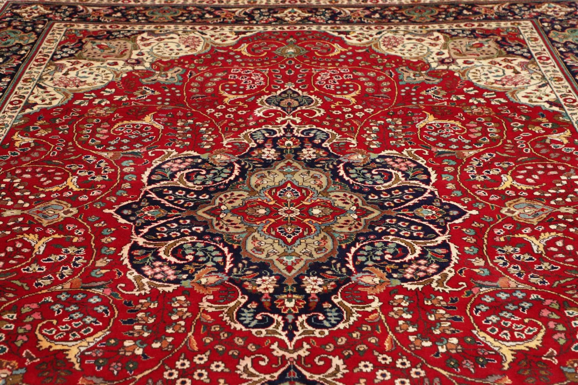 Handgeknüpfter Täbriz Perserteppich 261 × 344 cm