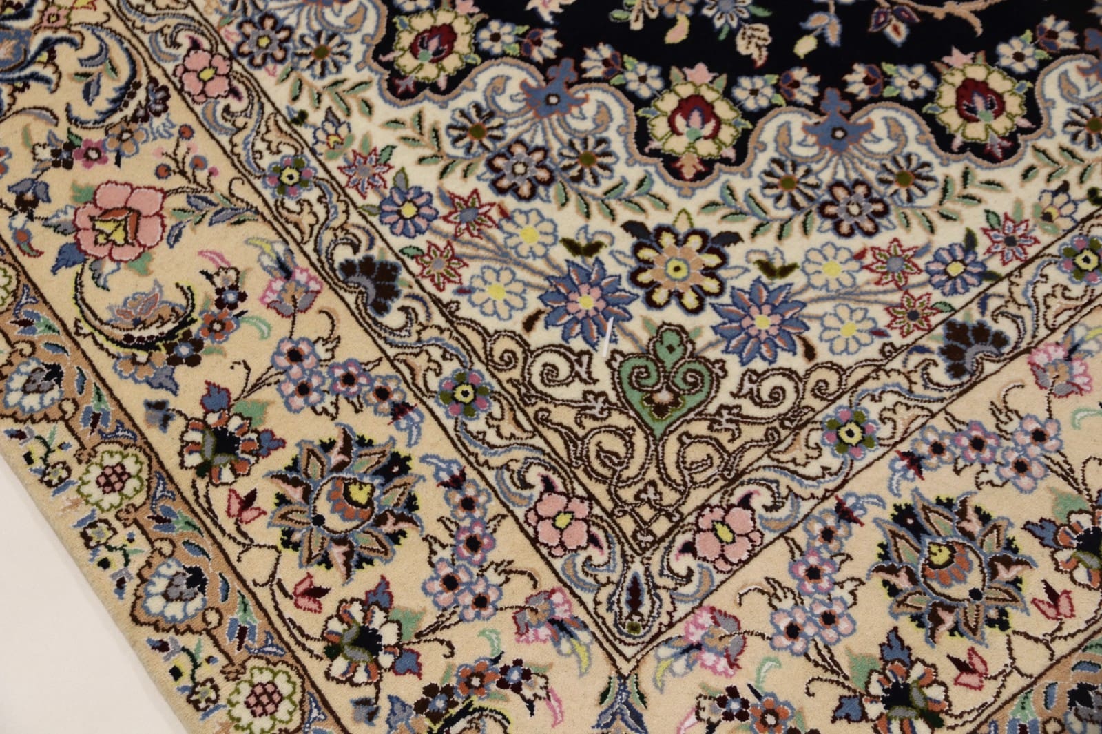 perserteppich-nain-302-x-206-cm-seide-handgeknupft-orientalisch Handgeknüpfter Nain Perserteppich 300 × 205 cm