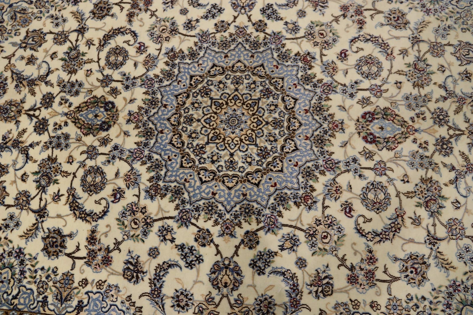 Nain Perserteppich aus Iran, 308 × 207 cm