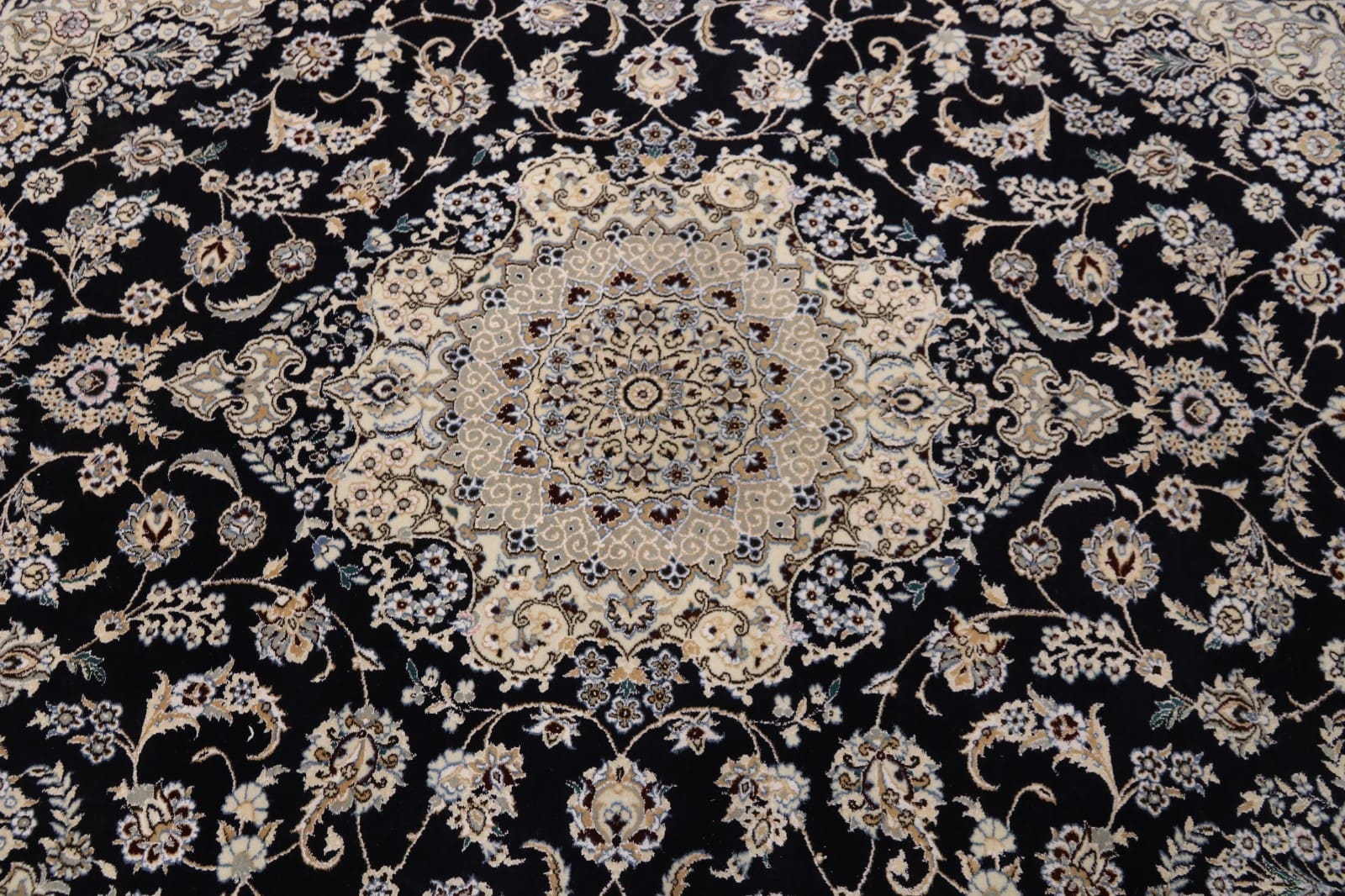 perserteppich-nain-9-la-314-x-203-cm-seide-handgeknupft Handgeknüpfter Nain Perserteppich, 312 × 202 cm, Wolle & Seide
