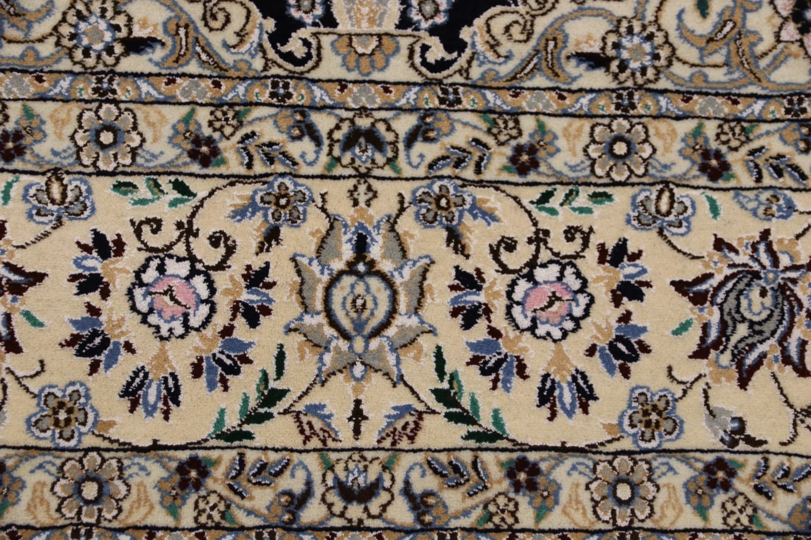 perserteppich-nain-9-la-314-x-203-cm-seide-handgeknupft-3 Handgeknüpfter Nain Perserteppich, 312 × 202 cm, Wolle & Seide
