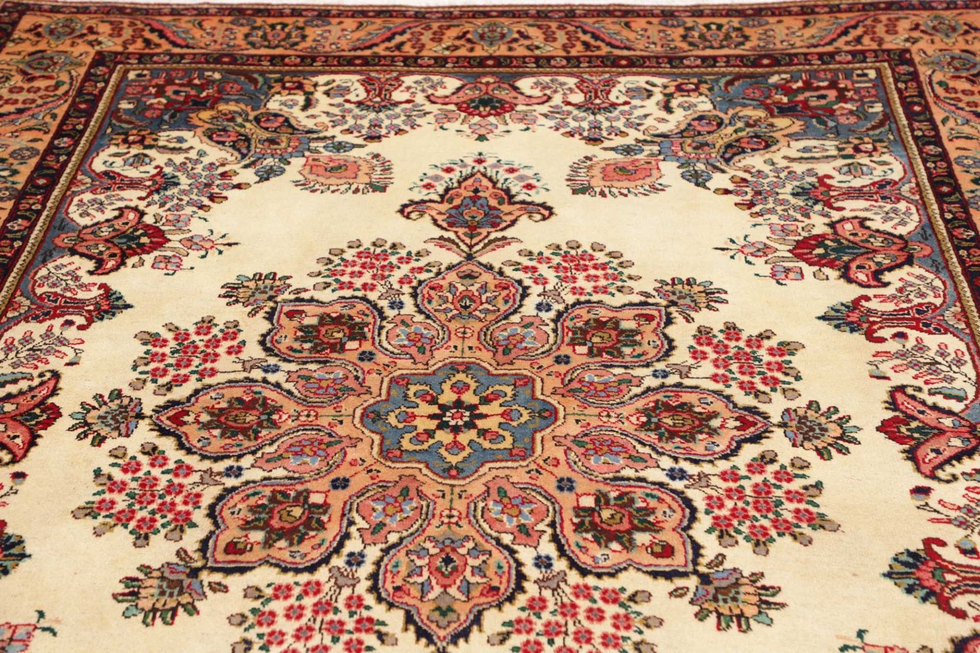 Täbriz Perserteppich 201 × 305 cm aus Wolle, handgeknüpft