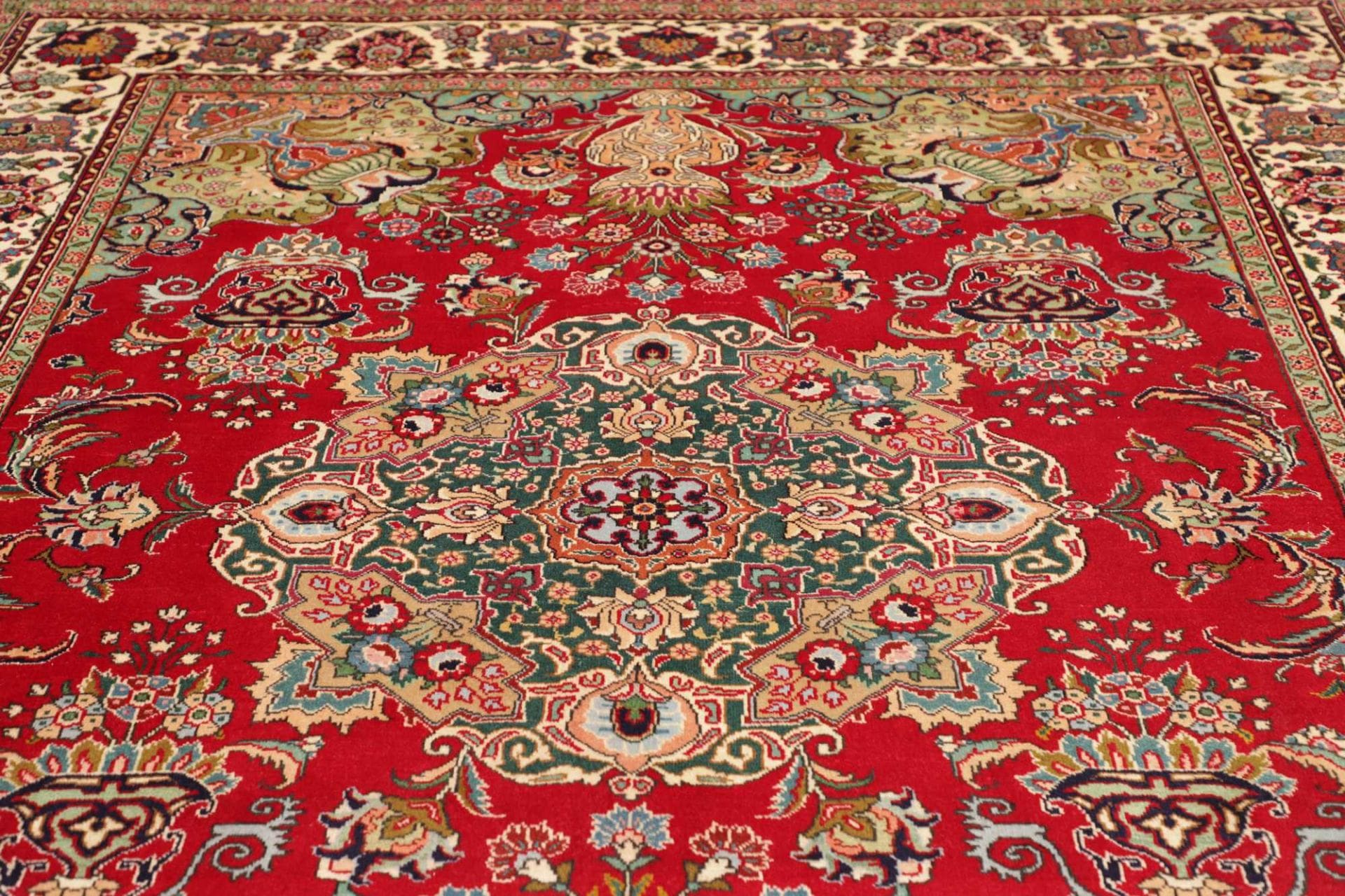 Handgeknüpfter Täbriz Perserteppich 225 × 292 cm