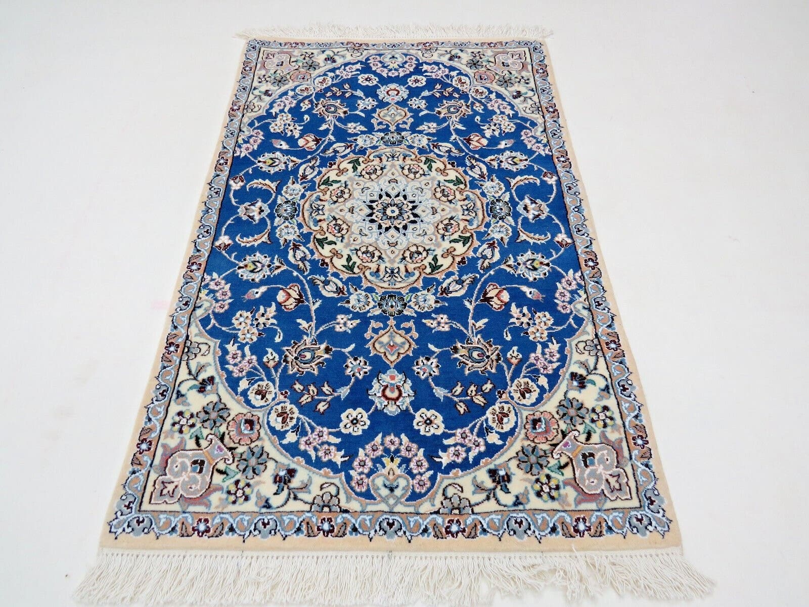 perserteppich-nain-120-x-75-cm-schurwolle-seide-handgeknupft-elegant-3 Handgeknüpfter Nain Perserteppich, 120 × 75 cm, Wolle