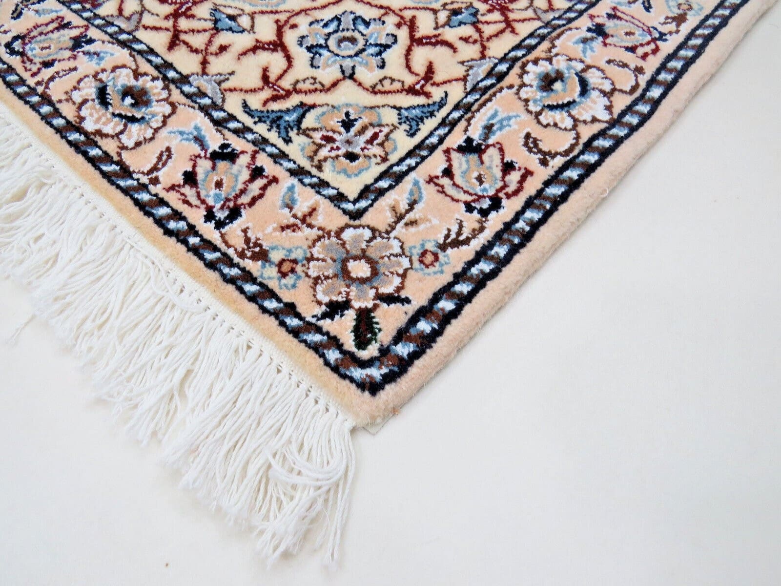 perserteppich-nain-116-x-88-cm-schurwolle-seide-handgeknupft-neu-1 Nain Perserteppich aus Iran, 116 × 88 cm