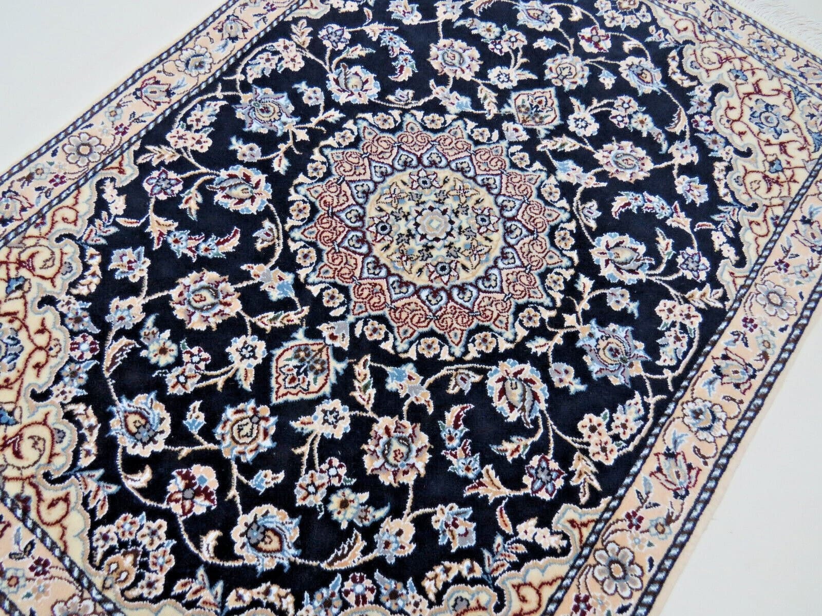 perserteppich-nain-116-x-88-cm-schurwolle-seide-handgeknupft-neu-5 Nain Perserteppich aus Iran, 116 × 88 cm