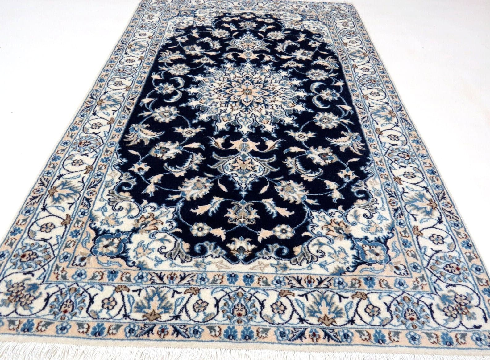 Nain Perserteppich aus Iran, 200 × 117 cm