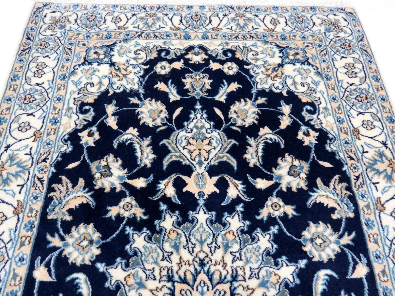 Nain Perserteppich aus Iran, 200 × 117 cm