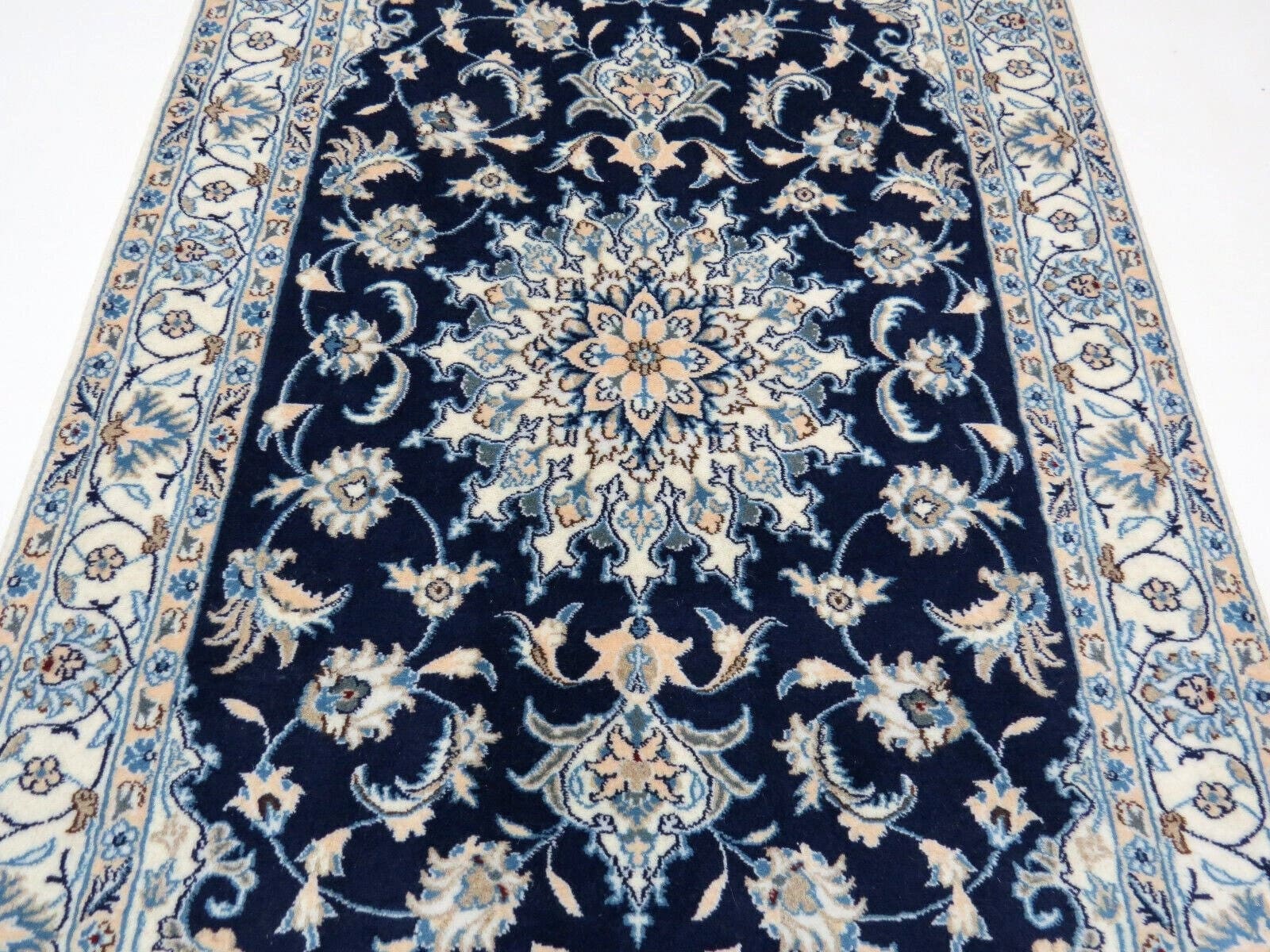 Nain Perserteppich aus Iran, 200 × 117 cm