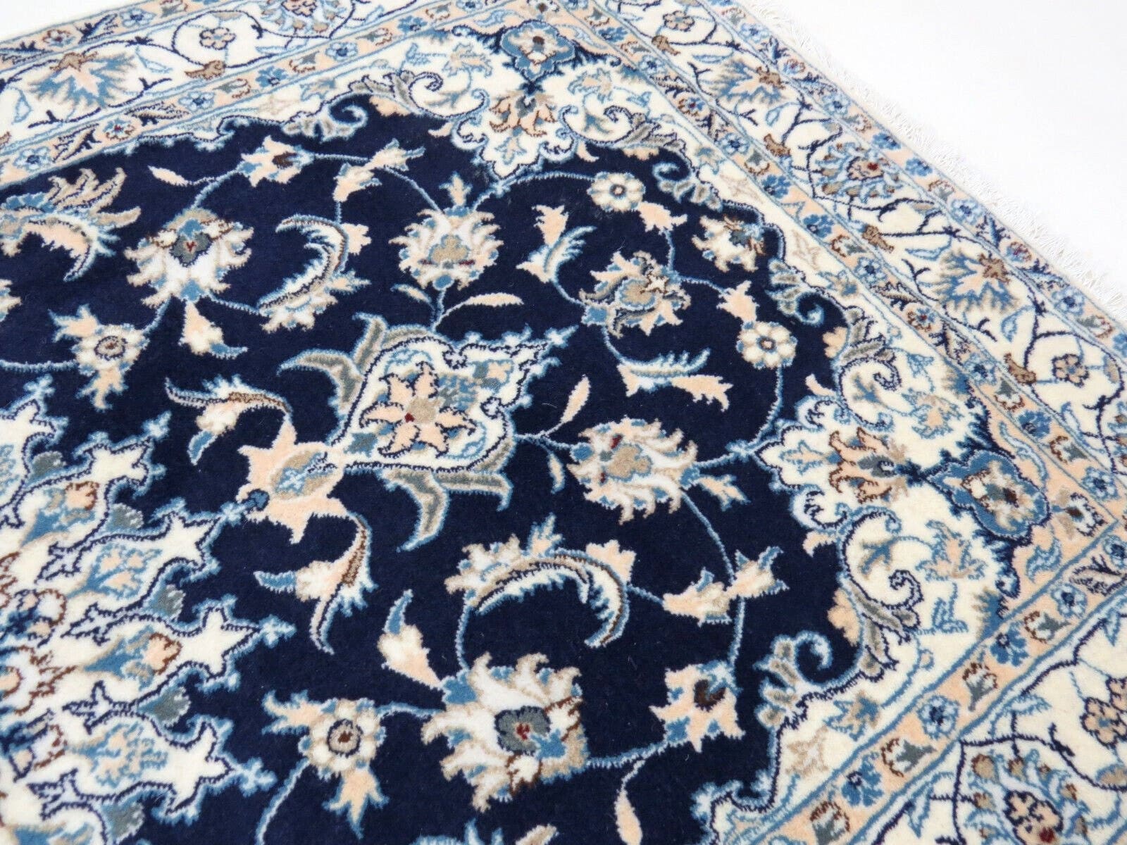 Nain Perserteppich aus Iran, 200 × 117 cm