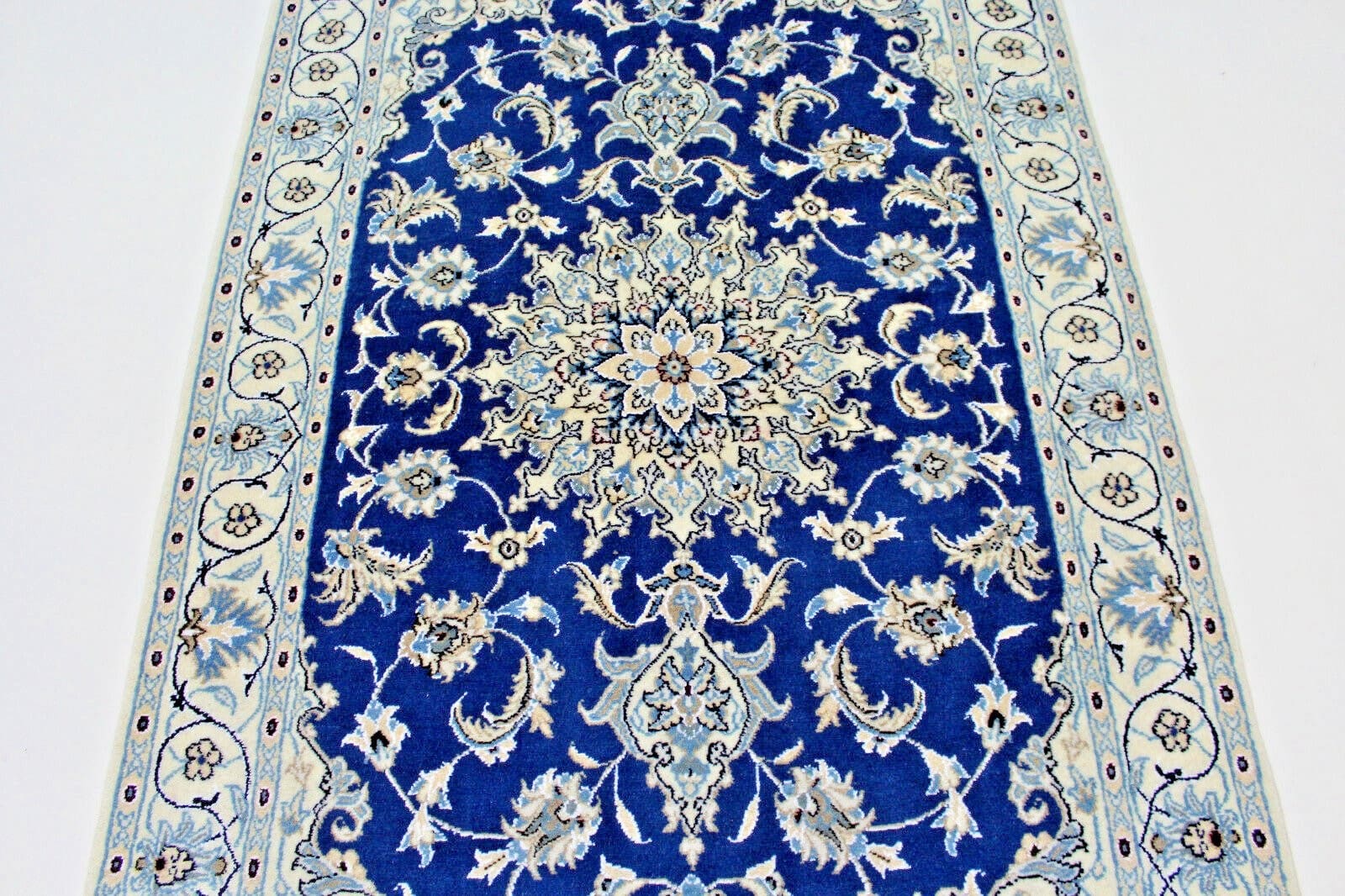 Nain Perserteppich 201 × 116 cm aus Wolle, handgeknüpft