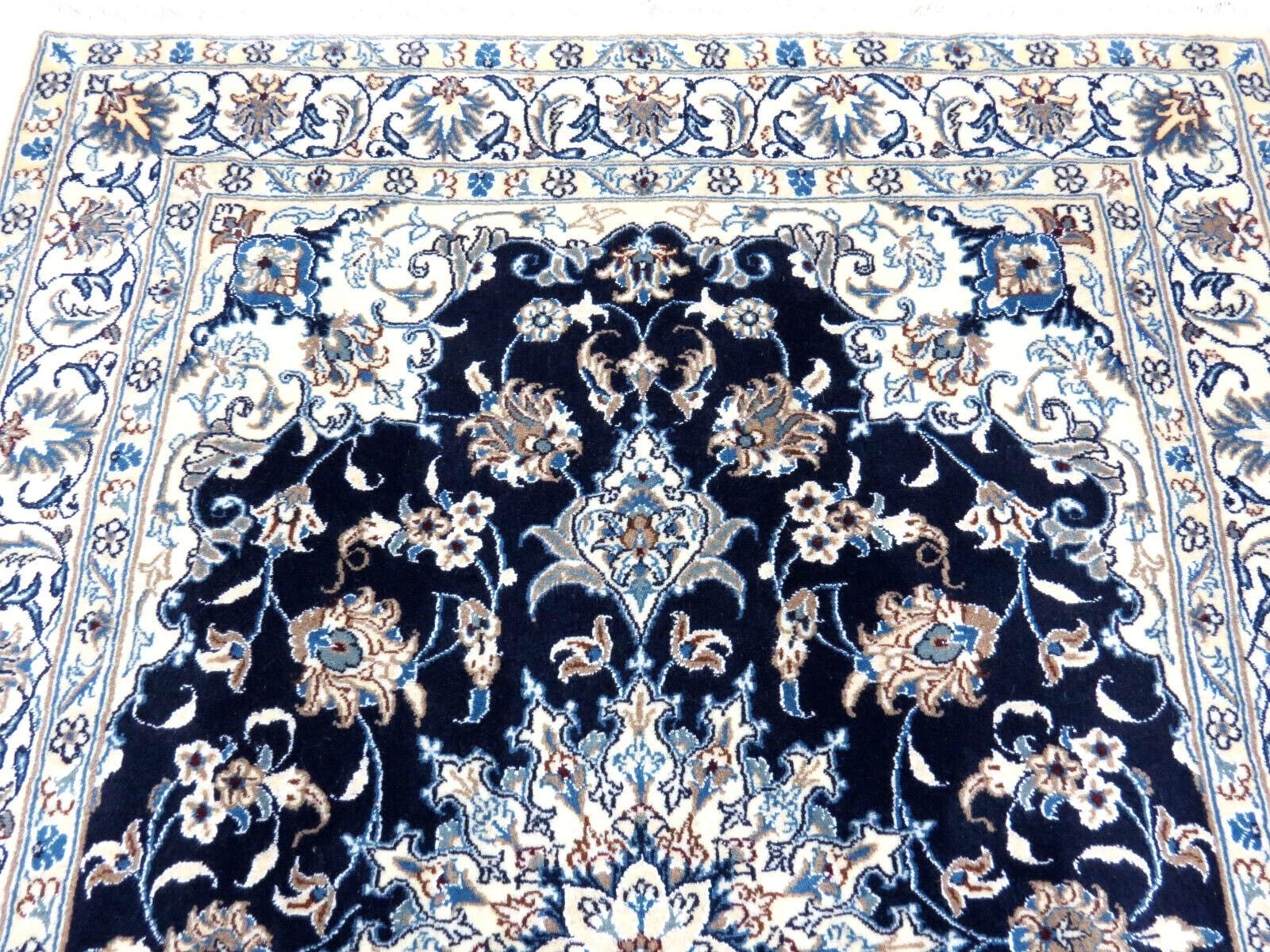 Nain Perserteppich 202 × 145 cm aus Wolle, handgeknüpft