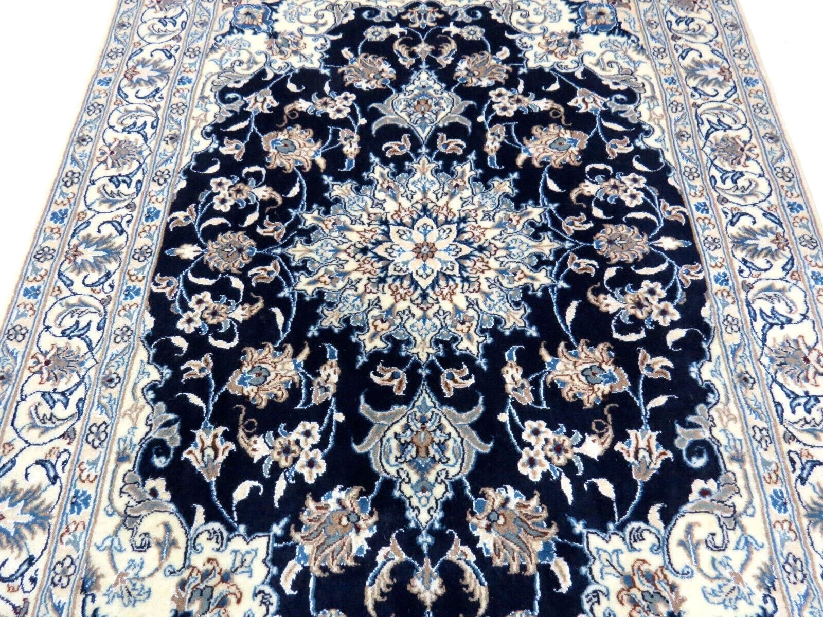 Nain Perserteppich 202 × 145 cm aus Wolle, handgeknüpft
