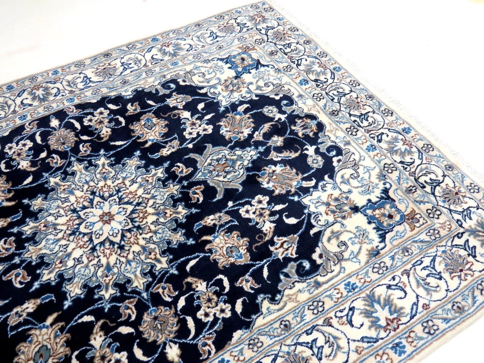 Nain Perserteppich 202 × 145 cm aus Wolle, handgeknüpft
