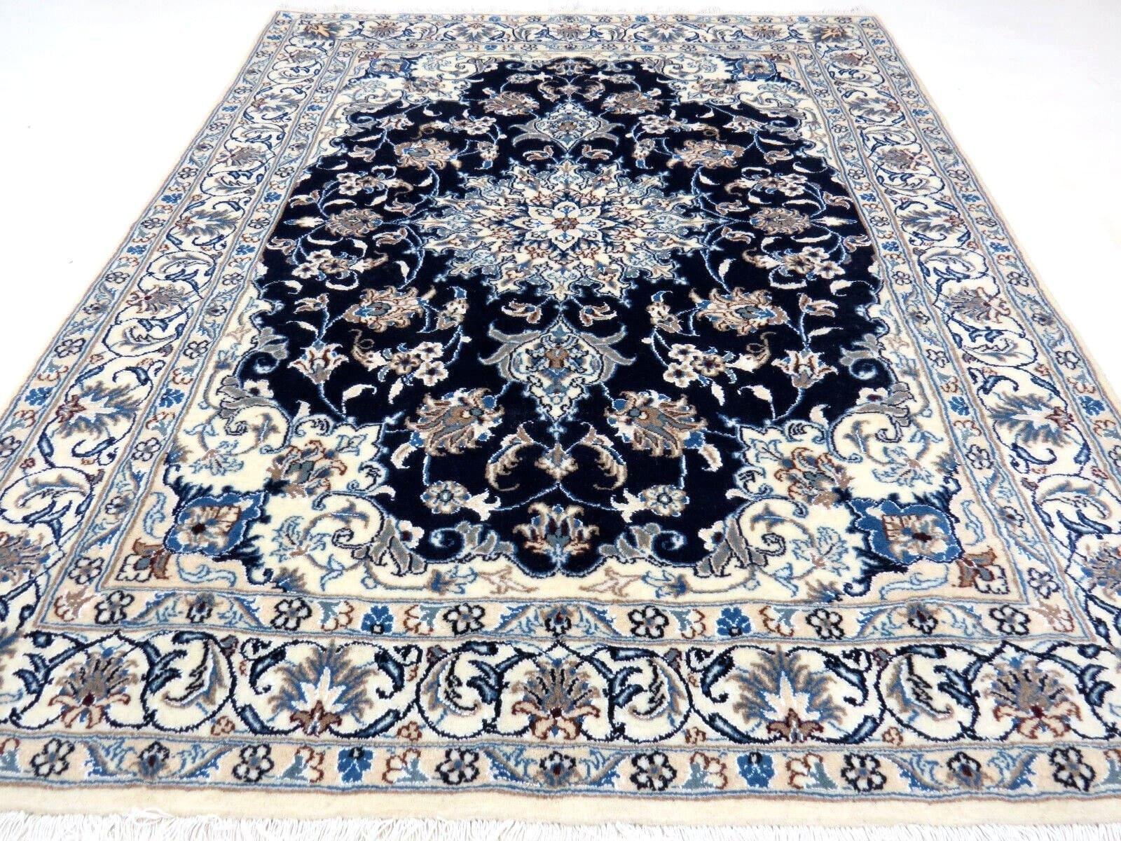 Nain Perserteppich 202 × 145 cm aus Wolle, handgeknüpft