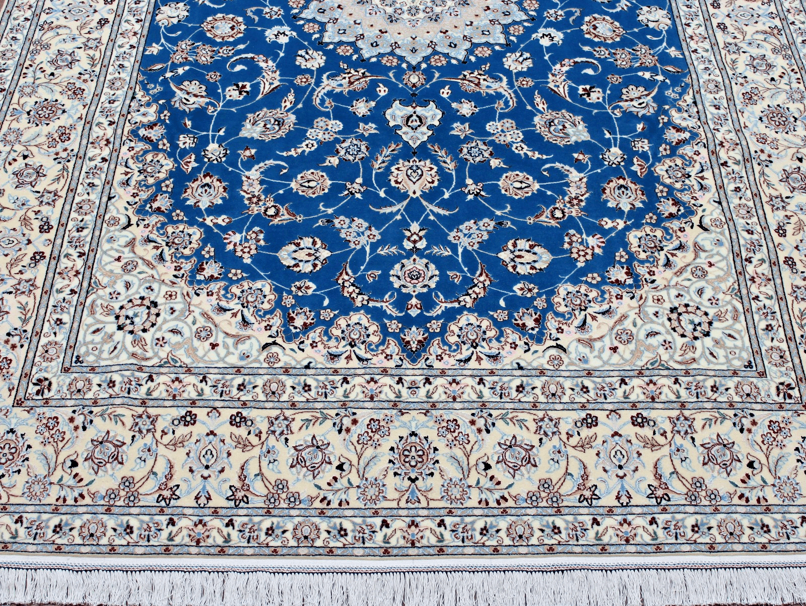 Nain Perserteppich aus Iran, 304 × 206 cm