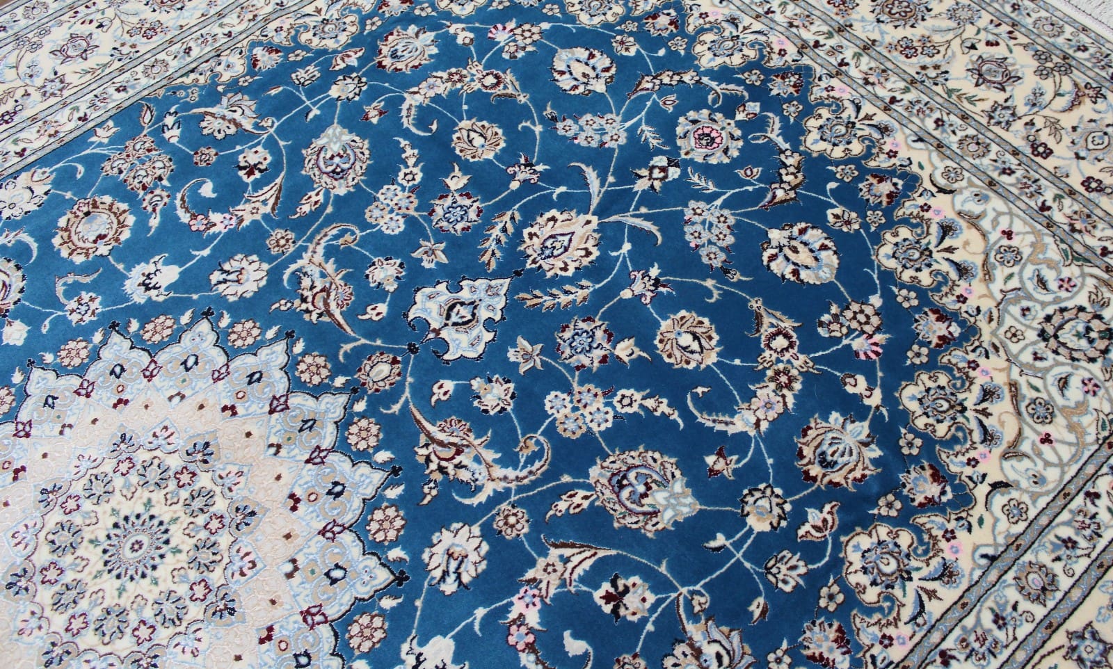 Nain Perserteppich aus Iran, 304 × 206 cm