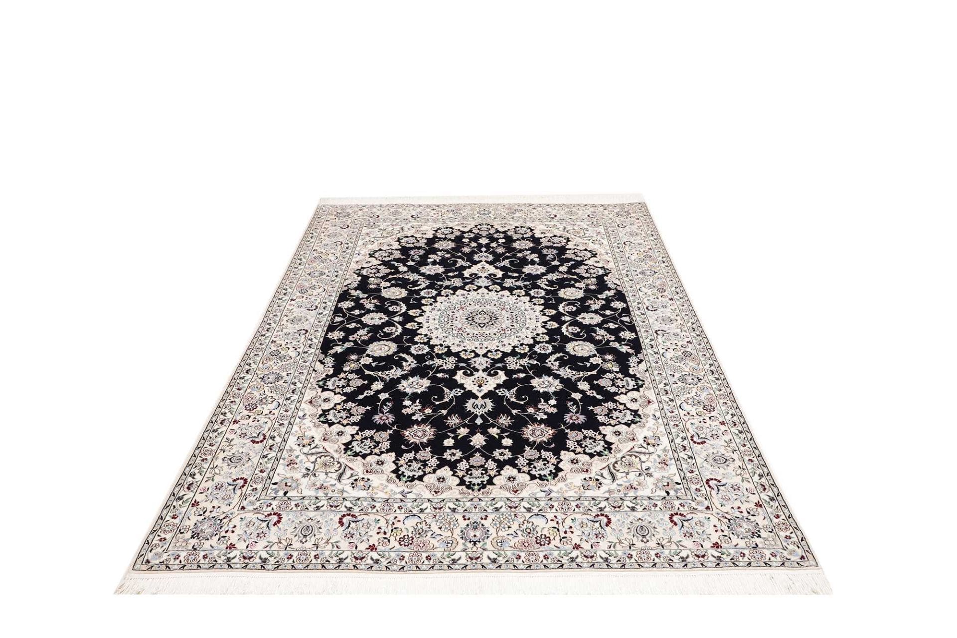 Handgeknüpfter Nain Perserteppich 154 × 231 cm