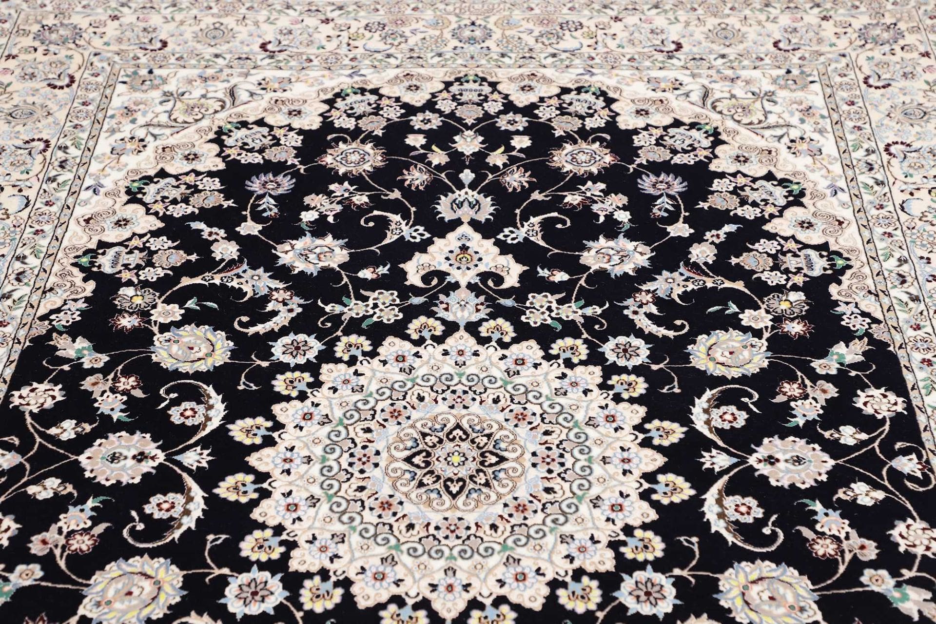Handgeknüpfter Nain Perserteppich 154 × 231 cm
