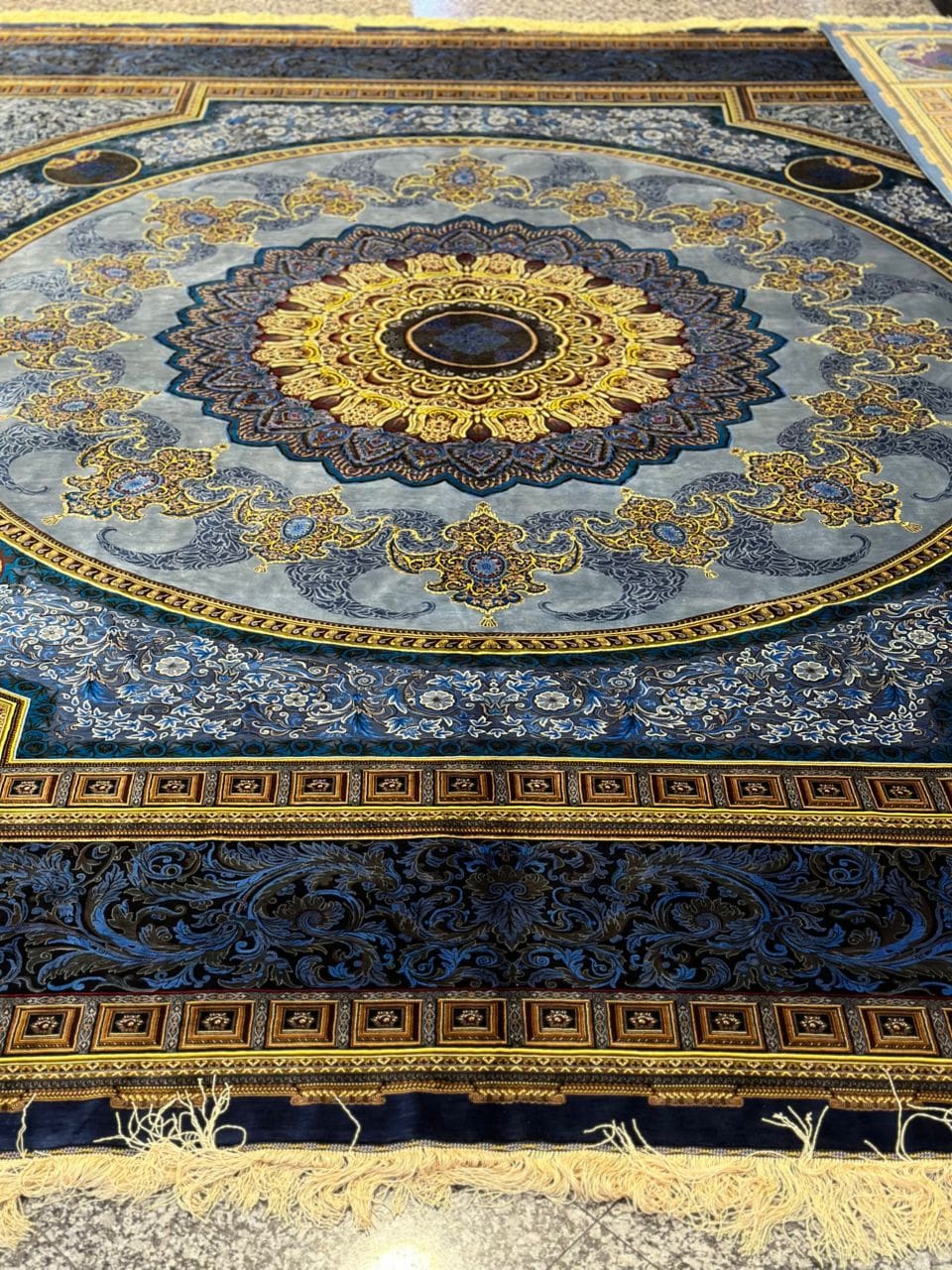 NEU 398×395 cm Handgeknüpfter Erami Ghom Seidenteppich „Seven Heavens – Blue“ | 15,72 m² | 71,8 Raj | 16,646,400 Knoten | 100 % Seide H1