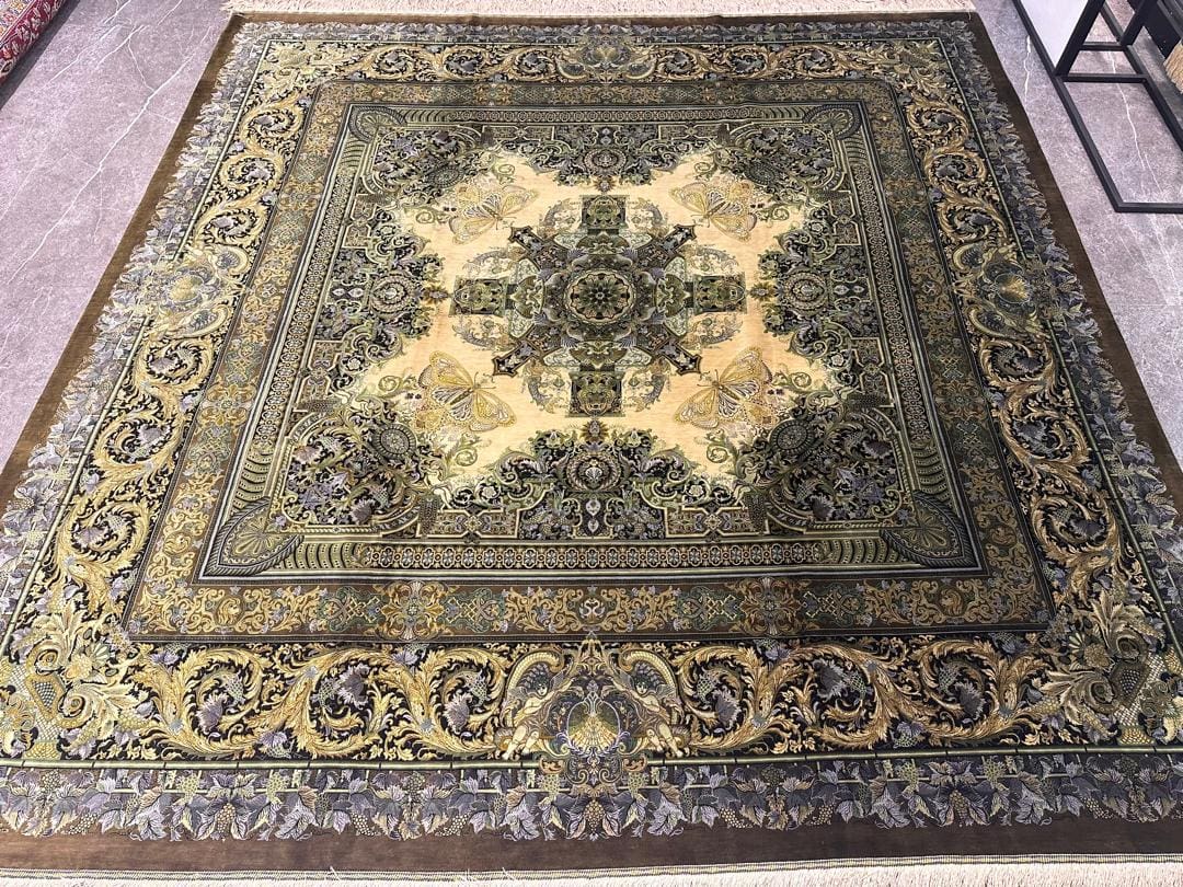 NEU 257×251 cm Handgeknüpfter Hossein Erami Ghom Seidenteppich „Versace – Green & Black“ | 6,45 m² | 66,3 Raj | 6.553.600 Knoten | 100 % Seide H1