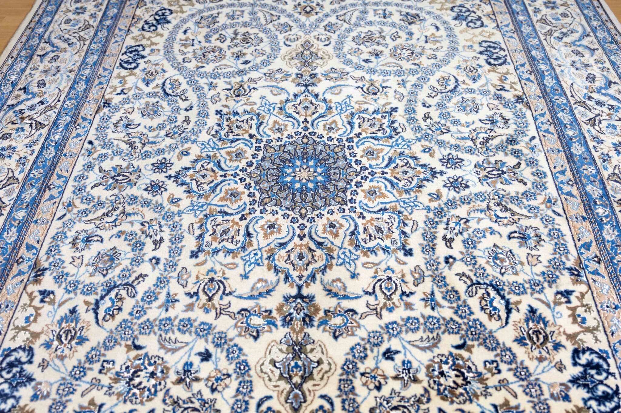 Handgeknüpfter Nain Perserteppich, 320 × 205 cm, Wolle