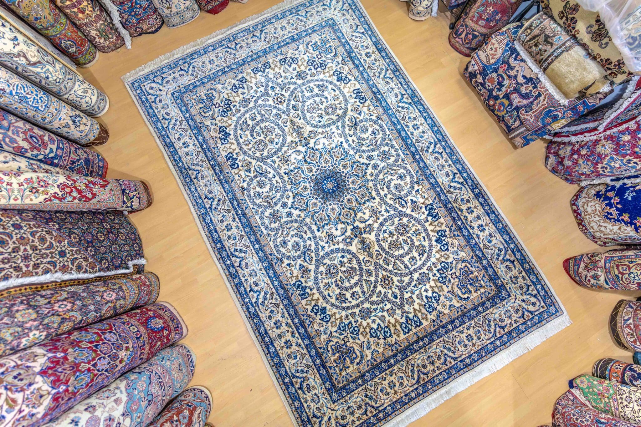 Handgeknüpfter Nain Perserteppich, 320 × 205 cm, Wolle
