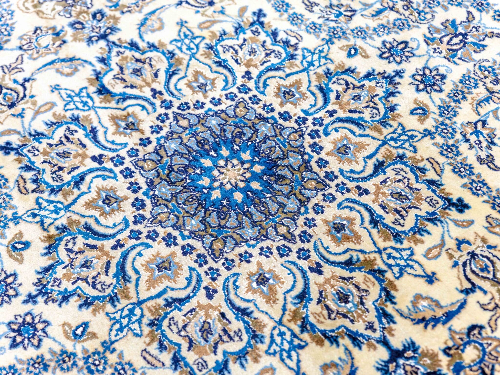 Handgeknüpfter Nain Perserteppich, 320 × 205 cm, Wolle