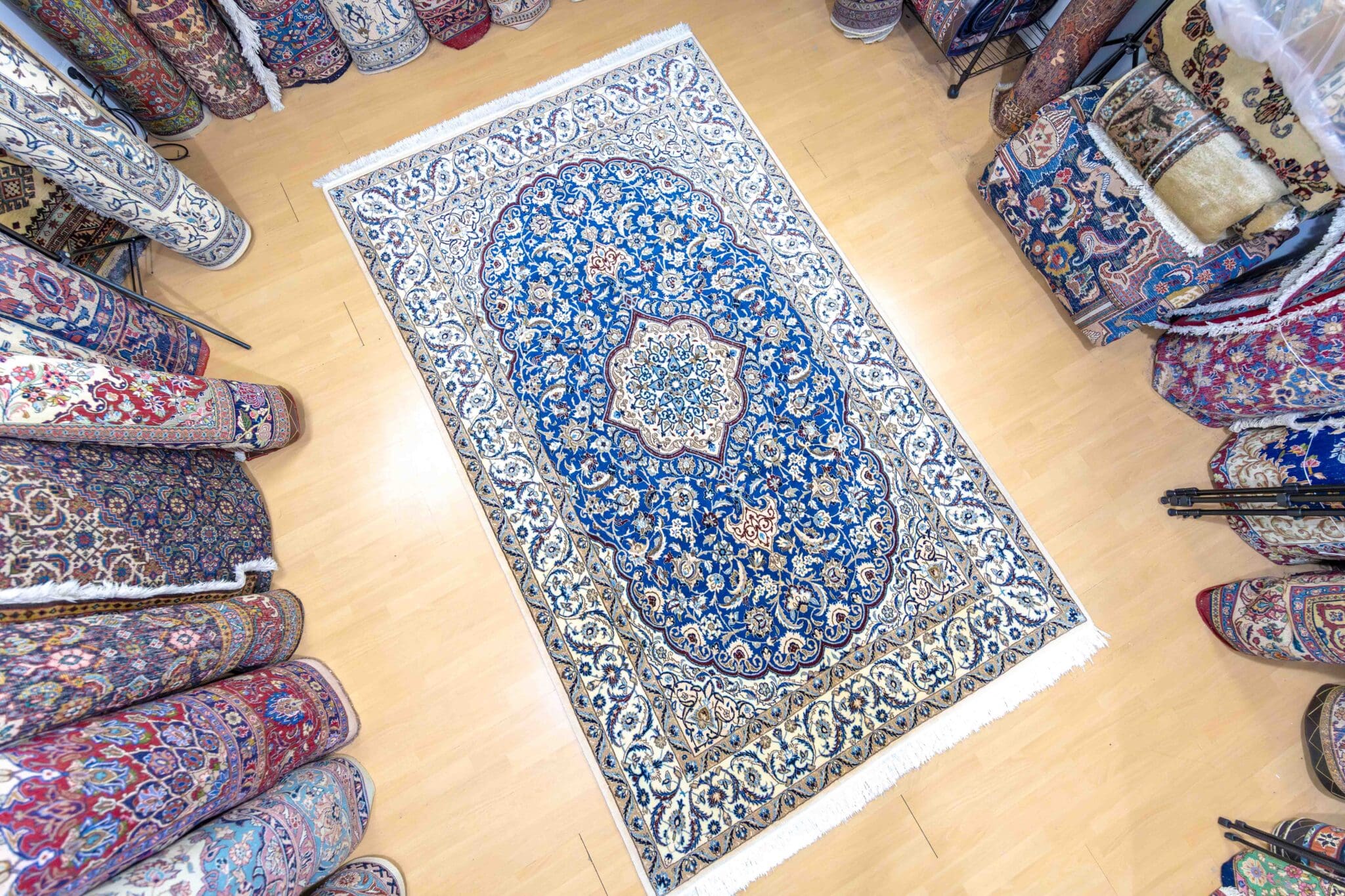 Nain Perserteppich aus Iran, 273 × 164 cm