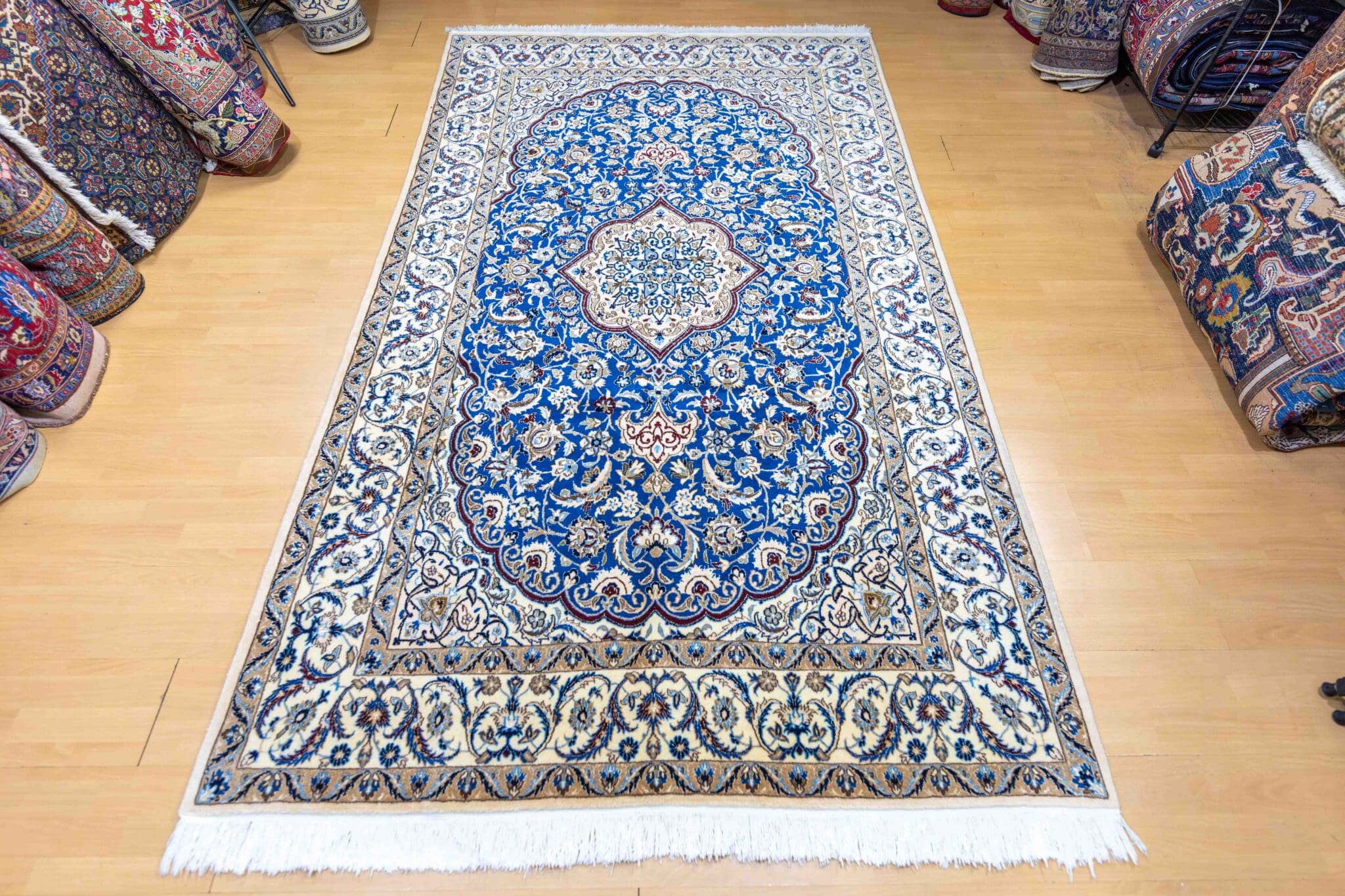 Nain Perserteppich aus Iran, 273 × 164 cm