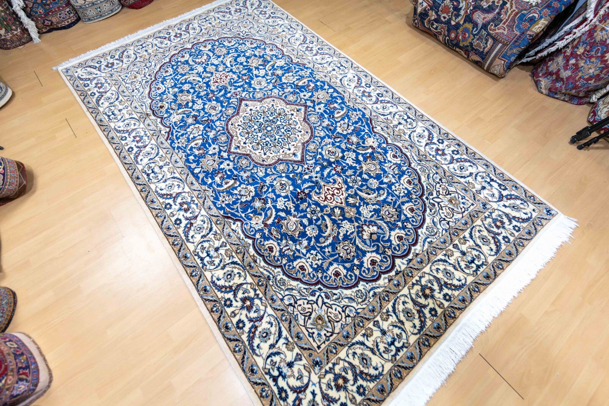 Nain Perserteppich aus Iran, 273 × 164 cm