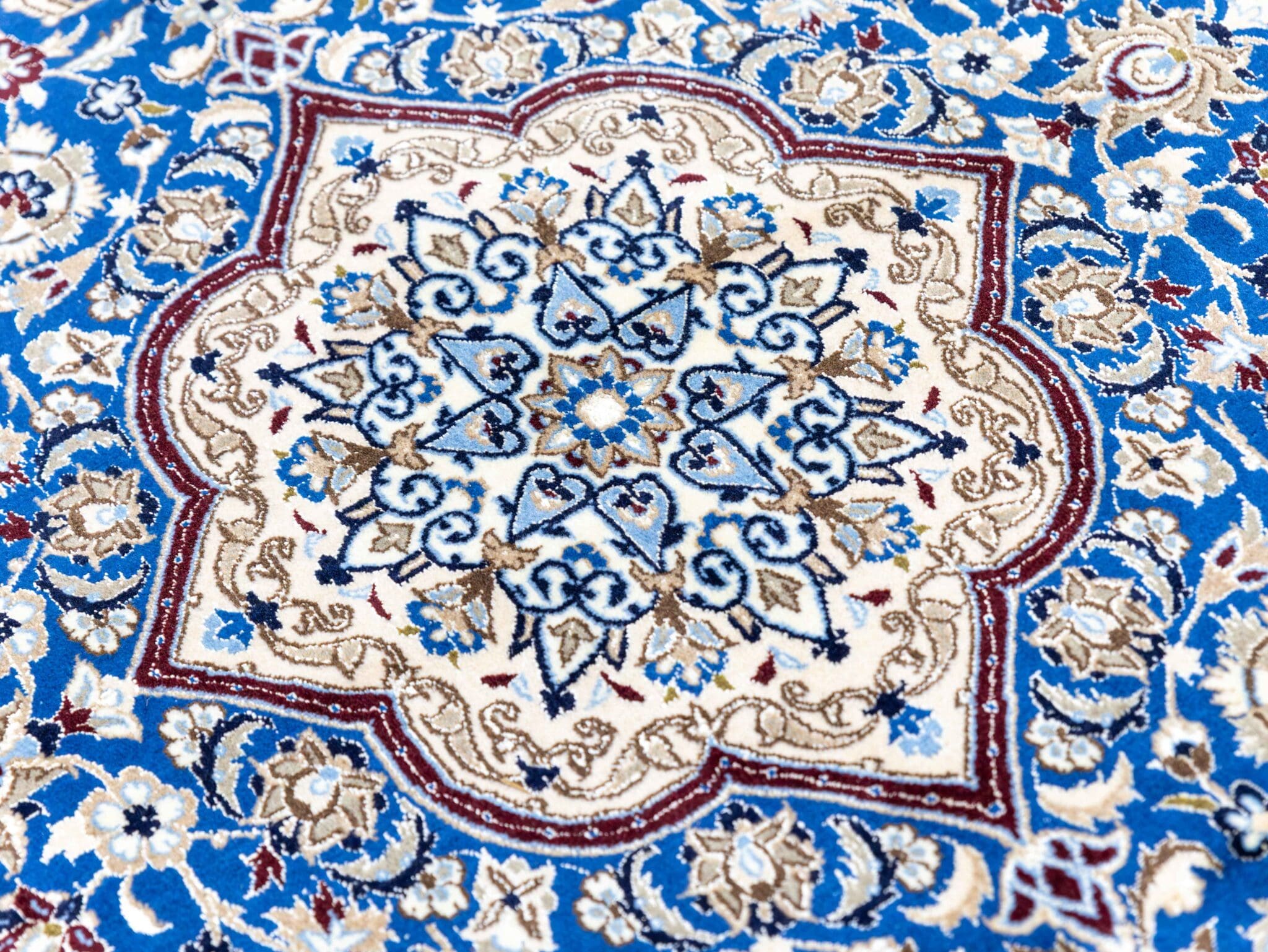Nain Perserteppich aus Iran, 273 × 164 cm
