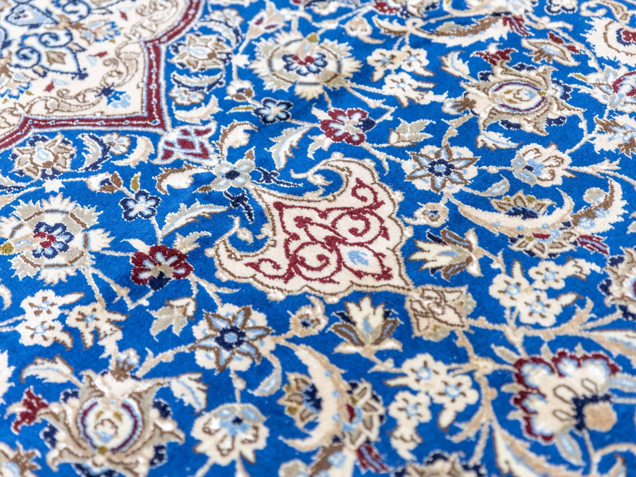 Nain Perserteppich aus Iran, 273 × 164 cm