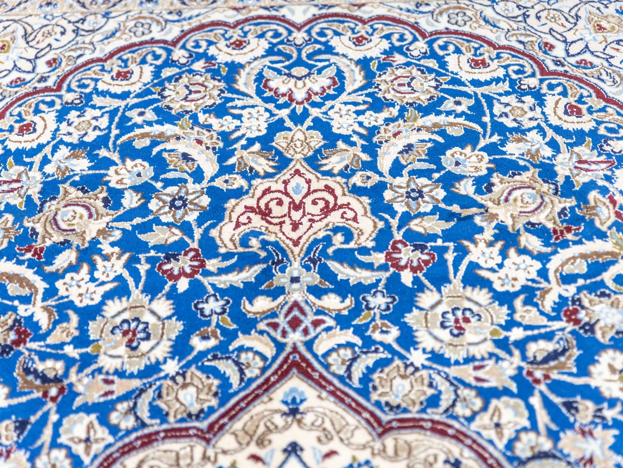 Nain Perserteppich aus Iran, 273 × 164 cm