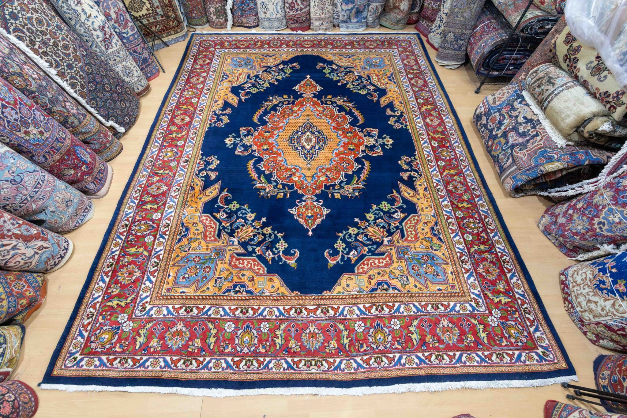 Sarough Farahan Perserteppich 334 × 290 cm aus Wolle, handgeknüpft