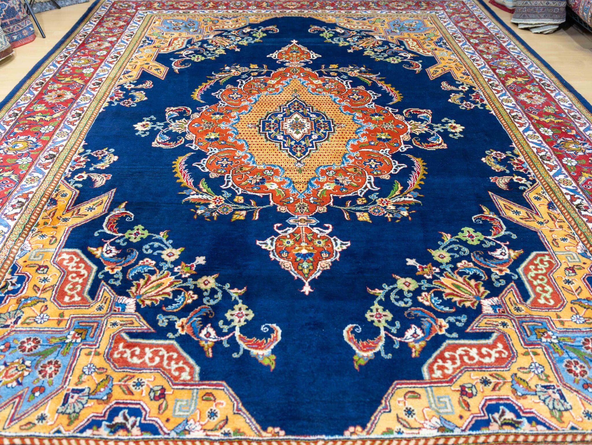 Sarough Farahan Perserteppich 334 × 290 cm aus Wolle, handgeknüpft
