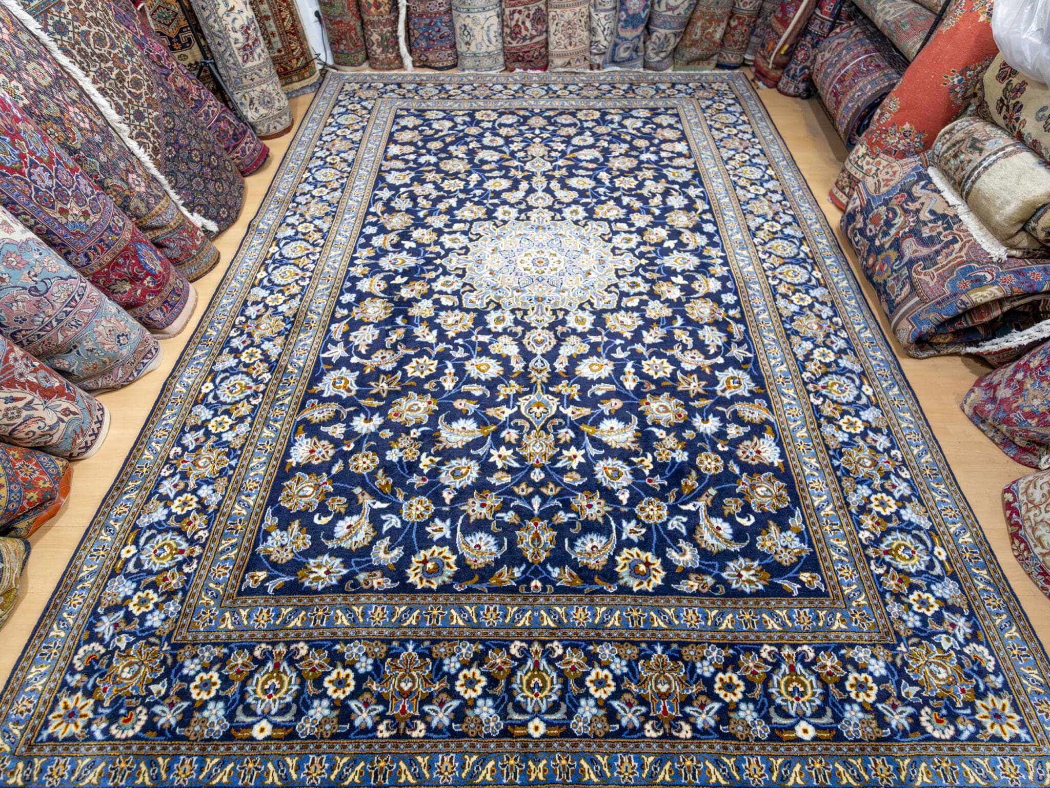 Kashan Perserteppich aus Iran, 369 × 275 cm