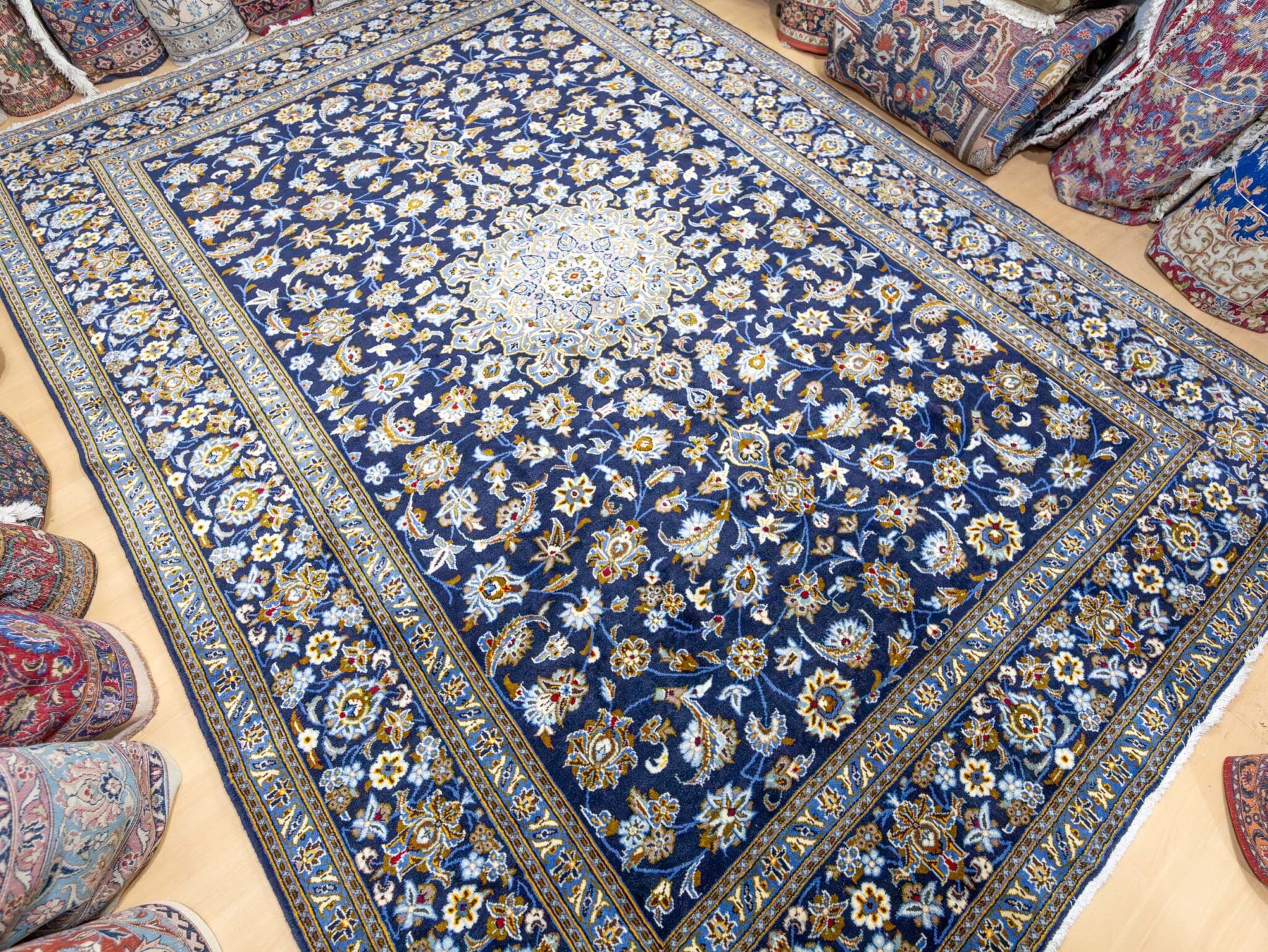Kashan Perserteppich aus Iran, 369 × 275 cm