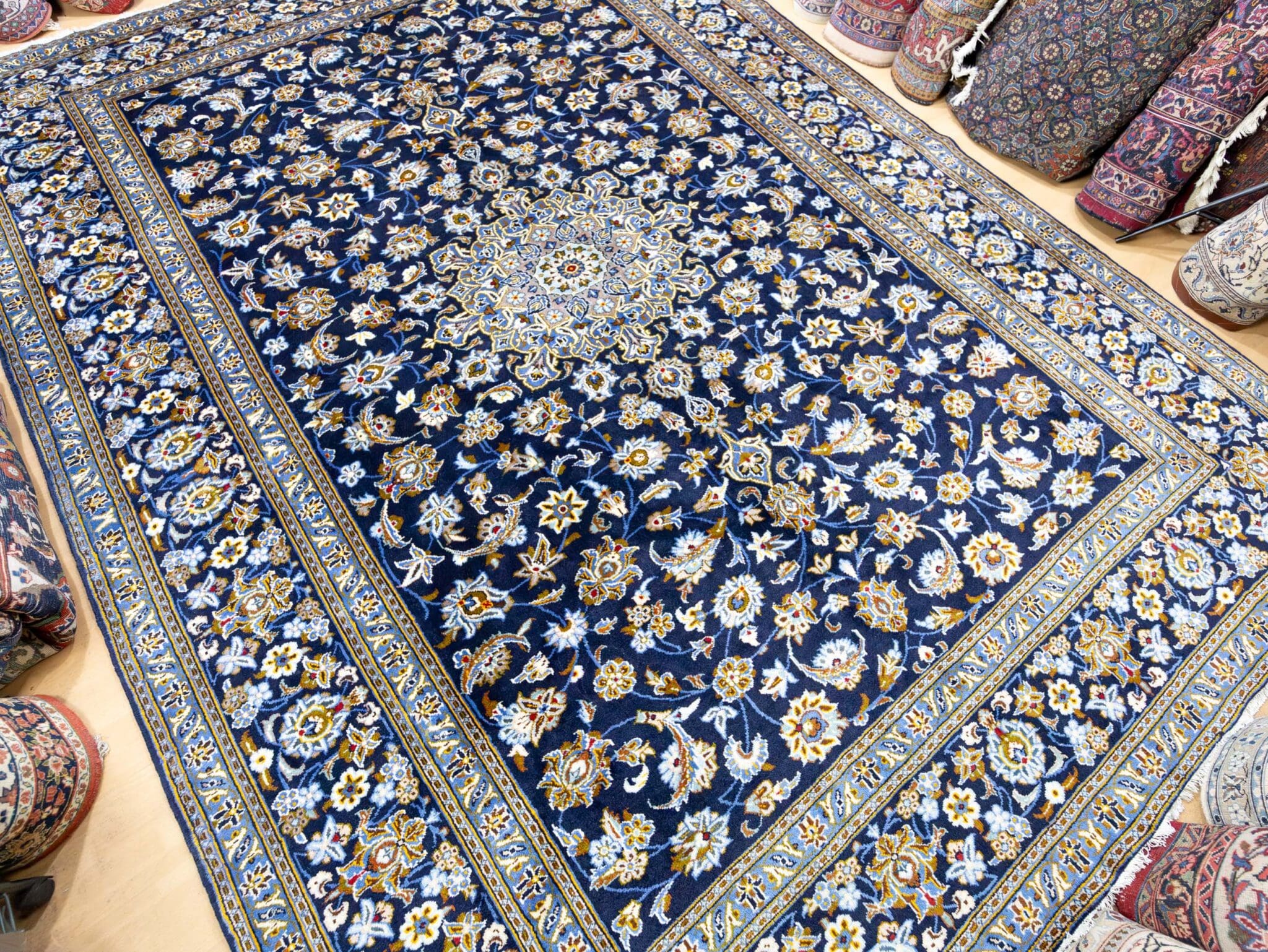 Kashan Perserteppich aus Iran, 369 × 275 cm