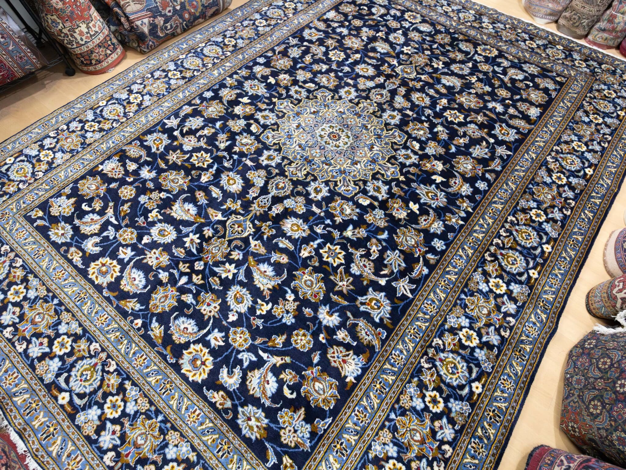 Kashan Perserteppich aus Iran, 369 × 275 cm