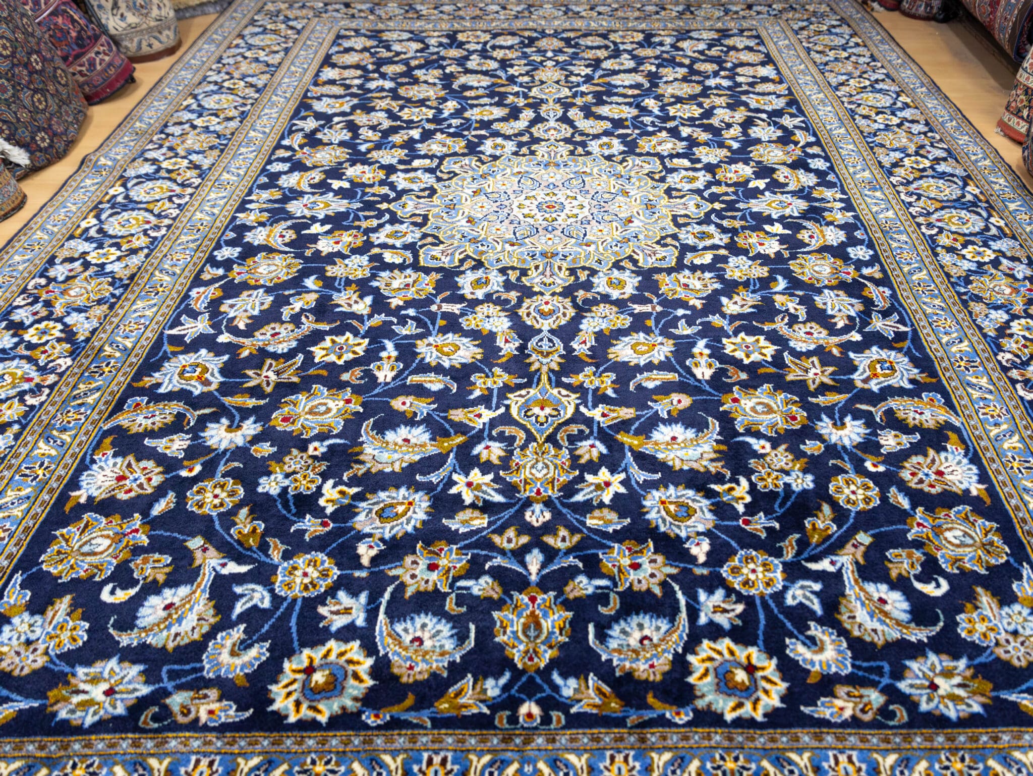 Kashan Perserteppich aus Iran, 369 × 275 cm