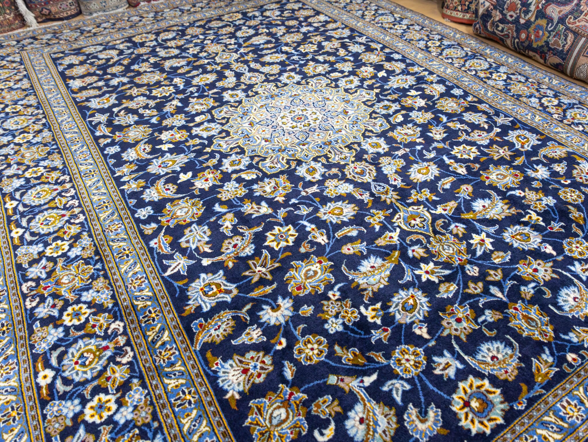 Kashan Perserteppich aus Iran, 369 × 275 cm